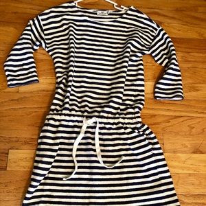 Vineyard Vines navy striped dress